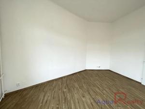 Pronájem bytu 1+1, Karlovy Vary, nábřeží Jana Palacha, 58 m2