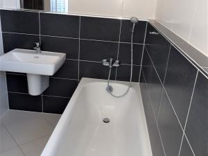 Pronájem bytu 1+kk, Praha - Horní Měcholupy, Nad přehradou, 31 m2