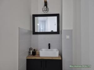 Pronájem obchodního prostoru, Praha - Vysočany, bratří Dohalských, 233 m2