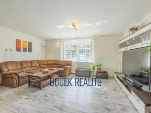 Prodej rodinného domu, Rynholec, nám. 1. máje, 259 m2