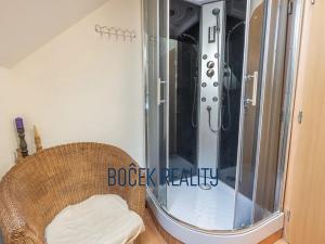 Prodej rodinného domu, Rynholec, nám. 1. máje, 259 m2