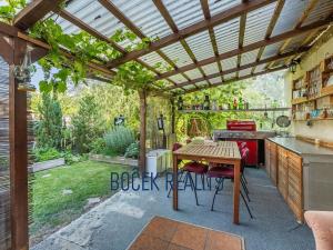 Prodej rodinného domu, Rynholec, nám. 1. máje, 259 m2