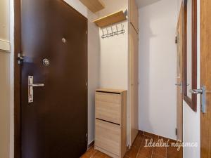 Pronájem bytu 1+1, Praha - Bohnice, Toruňská, 30 m2