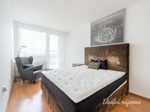 Pronájem bytu 4+kk, Praha - Kobylisy, Kaňkovského, 84 m2