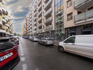 Pronájem garážového stání, Praha - Libeň, Kurta Konráda, 18 m2