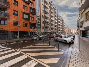 Pronájem garážového stání, Praha - Libeň, Kurta Konráda, 18 m2