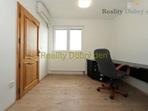 Pronájem atypického bytu, Opava, Bochenkova, 178 m2