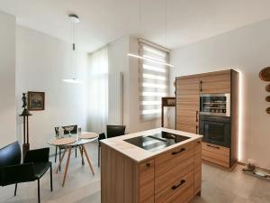 Prodej atypického bytu, Praha, Valentinská, 108 m2