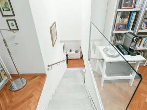 Prodej atypického bytu, Praha, Valentinská, 108 m2