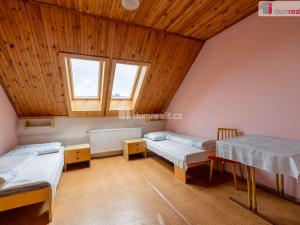 Prodej rybníku, Valeč - Kostrčany, 4174 m2