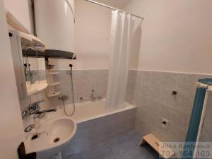 Pronájem bytu 2+1, Krnov - Pod Cvilínem, Chářovská, 90 m2