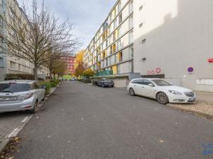 Pronájem bytu 2+kk, Praha, Zubrnická, 56 m2