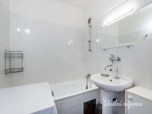 Pronájem bytu 3+1, Praha - Horní Měcholupy, Parmská, 72 m2