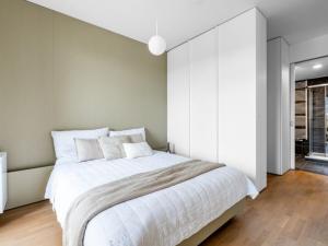 Pronájem bytu 2+kk, Praha - Holešovice, Sanderova, 60 m2