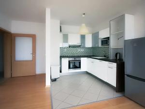 Pronájem bytu 2+kk, Praha - Vysočany, Jana Přibíka, 59 m2