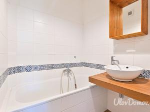 Pronájem bytu 1+kk, Praha - Vinohrady, V Horní Stromce, 42 m2