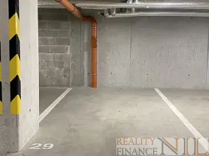 Pronájem garážového stání, Plzeň, 13 m2