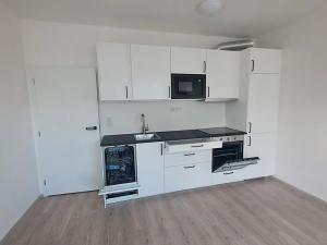 Pronájem bytu 2+kk, Praha - Hlubočepy, Fabiánové, 44 m2