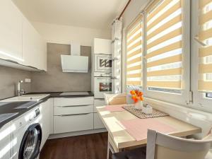 Prodej bytu 2+1, Chomutov, Vrchlického, 54 m2