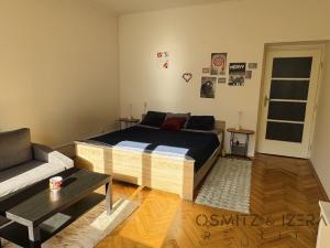 Pronájem bytu 1+1, Praha - Smíchov, Franty Kocourka, 55 m2