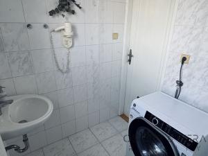 Pronájem bytu 1+1, Praha - Smíchov, Franty Kocourka, 55 m2