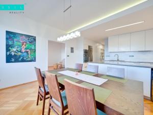 Pronájem bytu 3+1, Olomouc, Dolní náměstí, 100 m2