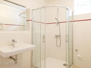 Pronájem bytu 1+1, Praha - Bubeneč, Charlese de Gaulla, 40 m2