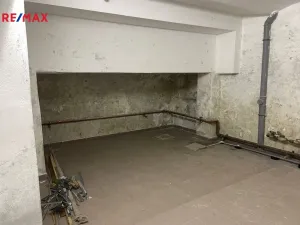 Pronájem skladu, Karlovy Vary, Moravská, 75 m2