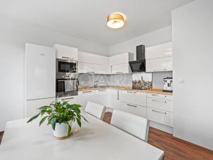 Prodej bytu 2+kk, Praha - Horní Měcholupy, Modenská, 66 m2