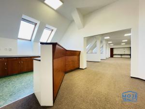 Pronájem kanceláře, Plzeň - Jižní Předměstí, náměstí T. G. Masaryka, 365 m2