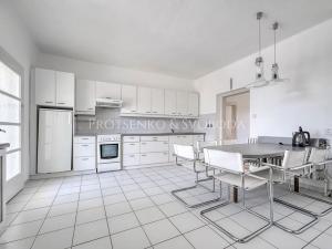 Prodej ordinace, Křižanov, Benešovo náměstí, 530 m2