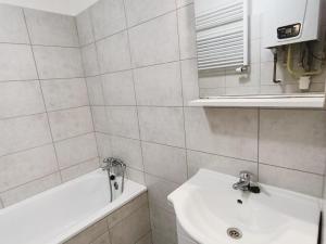 Prodej bytu 2+kk, Praha - Žižkov, Žerotínova, 42 m2