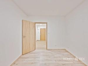 Prodej bytu 2+kk, Jindřichův Hradec, sídliště Vajgar, 43 m2