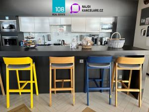 Pronájem kanceláře, Praha - Holešovice, Argentinská, 4500 m2