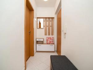 Pronájem bytu 2+kk, Praha - Modřany, Komořanská, 47 m2