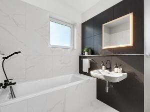 Prodej rodinného domu, Milovice, Modřínová, 104 m2