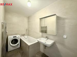 Pronájem bytu 2+kk, Karlovy Vary, Šumavská, 65 m2