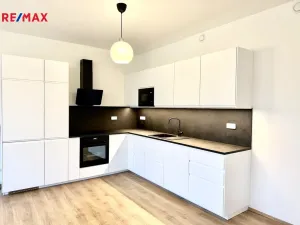 Pronájem bytu 2+kk, Karlovy Vary, Šumavská, 65 m2