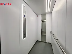 Pronájem bytu 2+kk, Karlovy Vary, Šumavská, 65 m2