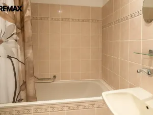 Prodej bytu 3+1, Karlovy Vary, Raisova, 84 m2