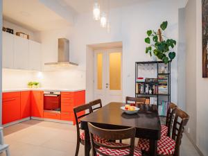 Prodej bytu 2+kk, Praha - Nusle, náměstí Generála Kutlvašra, 50 m2