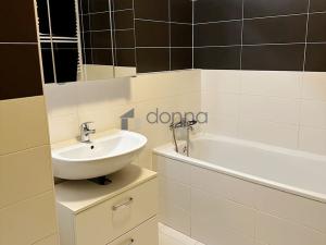 Pronájem bytu 1+kk, Praha, Březenská, 66 m2