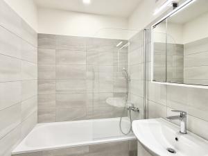 Pronájem bytu 3+1, Liberec - Liberec XIII-Nové Pavlovice, Bezová, 67 m2