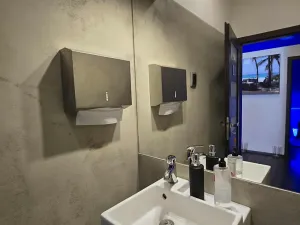 Pronájem obchodního prostoru, Praha - Libeň, Sokolovská, 91 m2