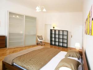 Pronájem bytu 4+1, Praha - Nové Město, Biskupská, 132 m2