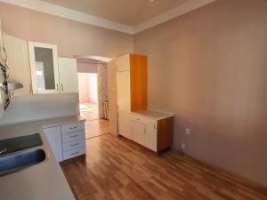 Pronájem bytu 3+1, Karlovy Vary, Raisova, 100 m2