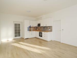 Pronájem bytu 2+kk, Praha, Rumunská, 58 m2