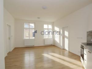 Pronájem bytu 3+kk, Praha, Rumunská, 67 m2