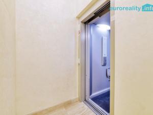 Pronájem obchodního prostoru, Karlovy Vary, Zámecký vrch, 20 m2