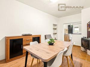 Prodej rodinného domu, Hora Svatého Šebestiána, 210 m2